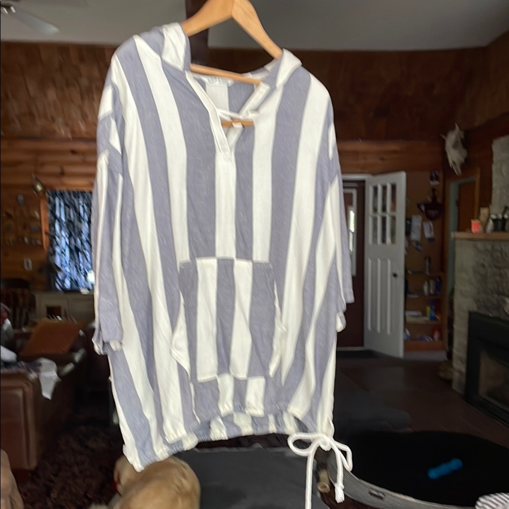 Woolrich Navy & White - Cotton XL - so stylish & comfortable. Has hood & pouch